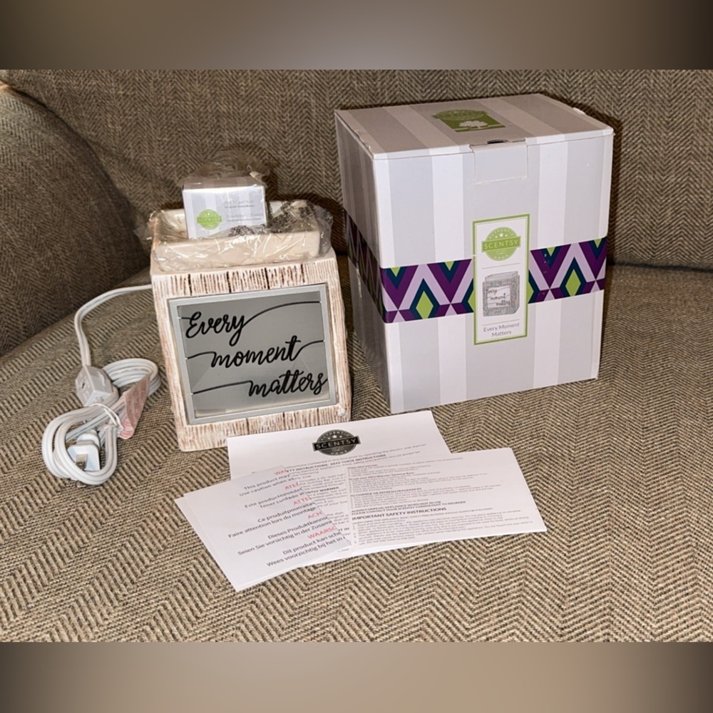 Scentsy Full Size Wax Melt Fragrance Warmer Every Moment Matters